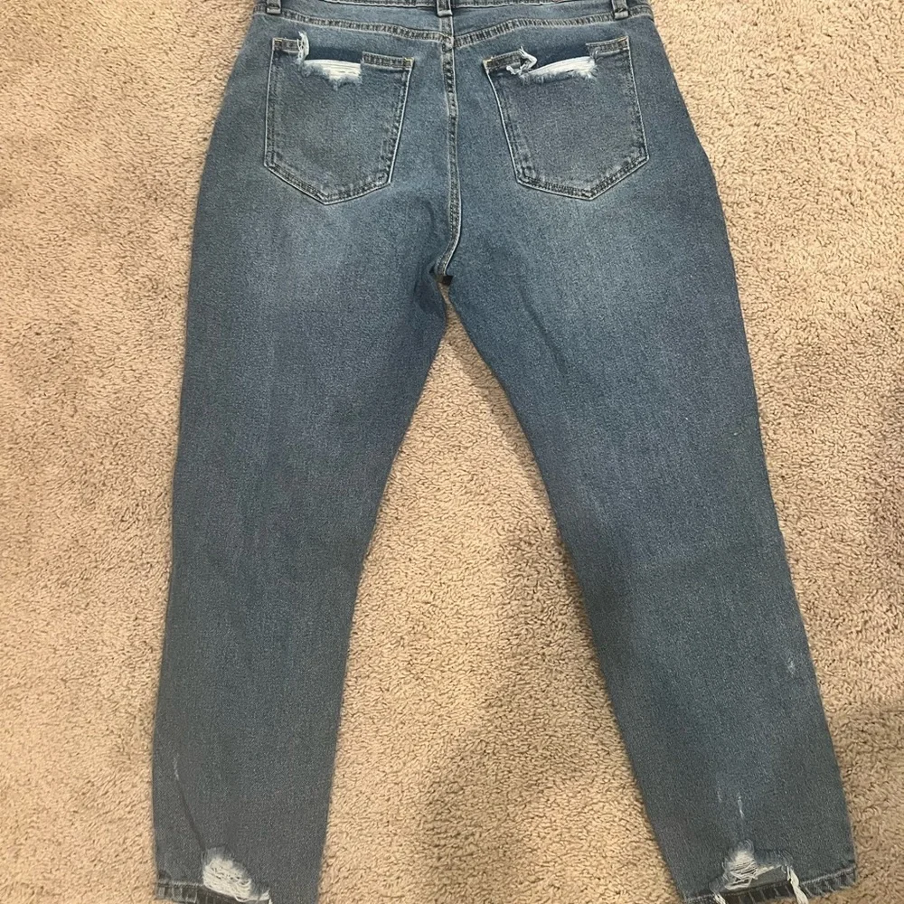 A&F Mom Jean - Picture 2 of 2